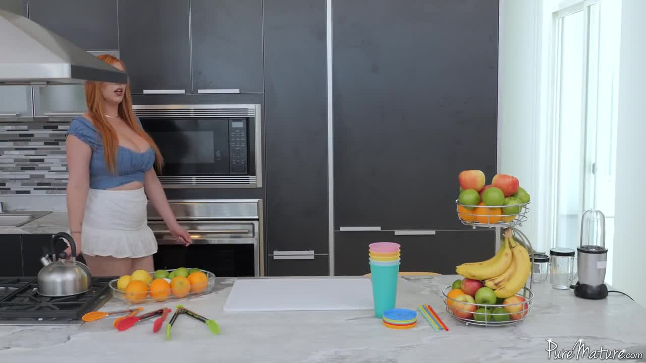 Lauren Phillips - Banana Smoothie - ePornhubs
