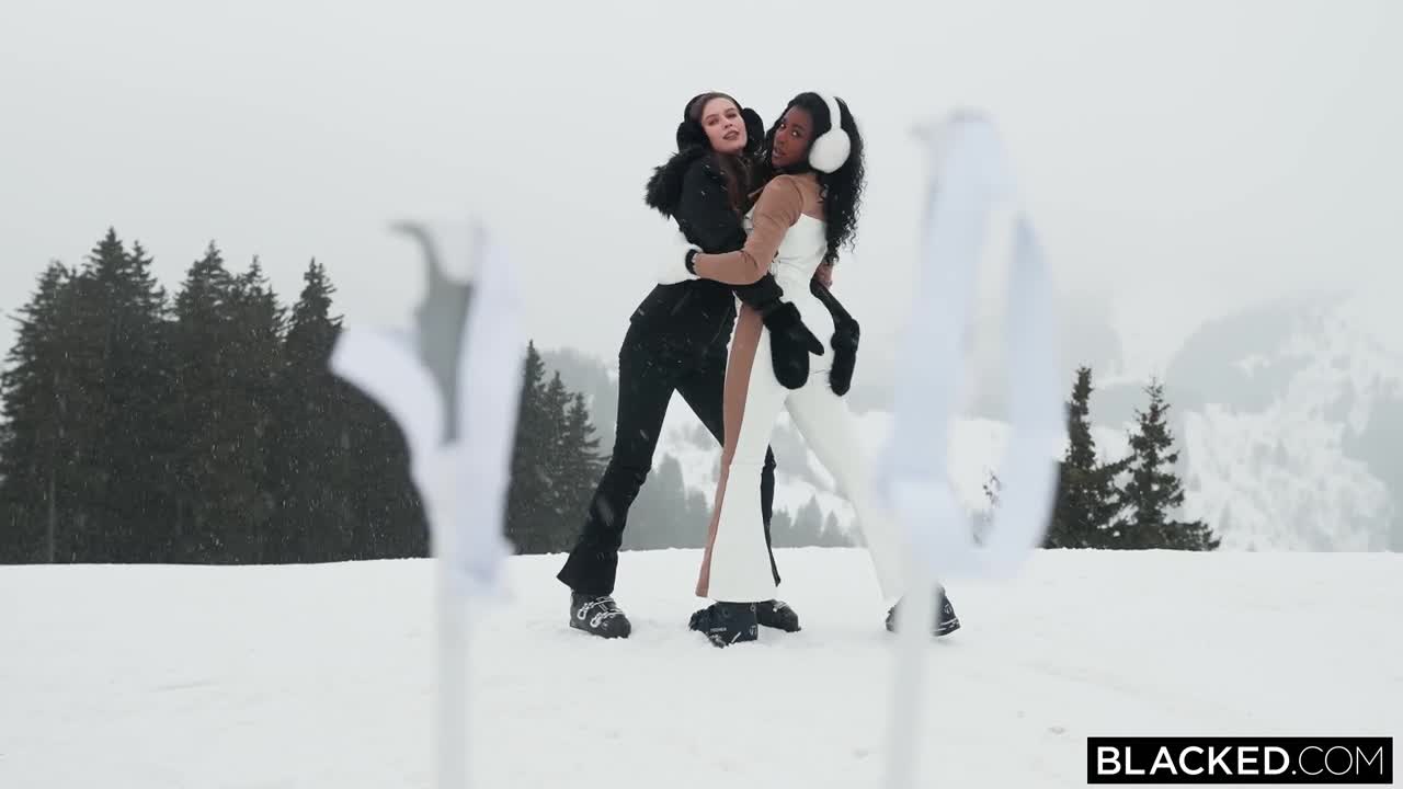 Nicole and Stacy, Black and White is a Great Combination 4K - ePornhubs