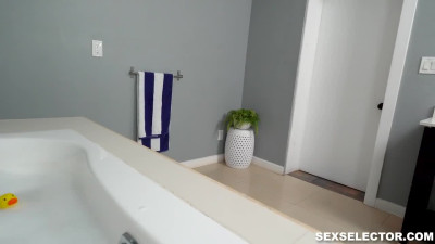 Vanna Bardot - Step Sister Bath Time