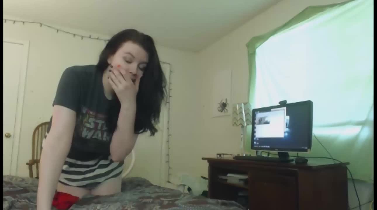 L shows off for big sis - ePornhubs