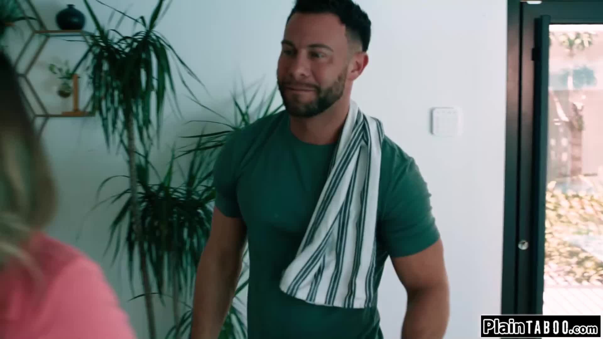 My boss his hospitality comes at a price - ePornhubs