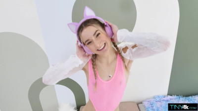 Thea Summers - Stuffed Gamer Girl