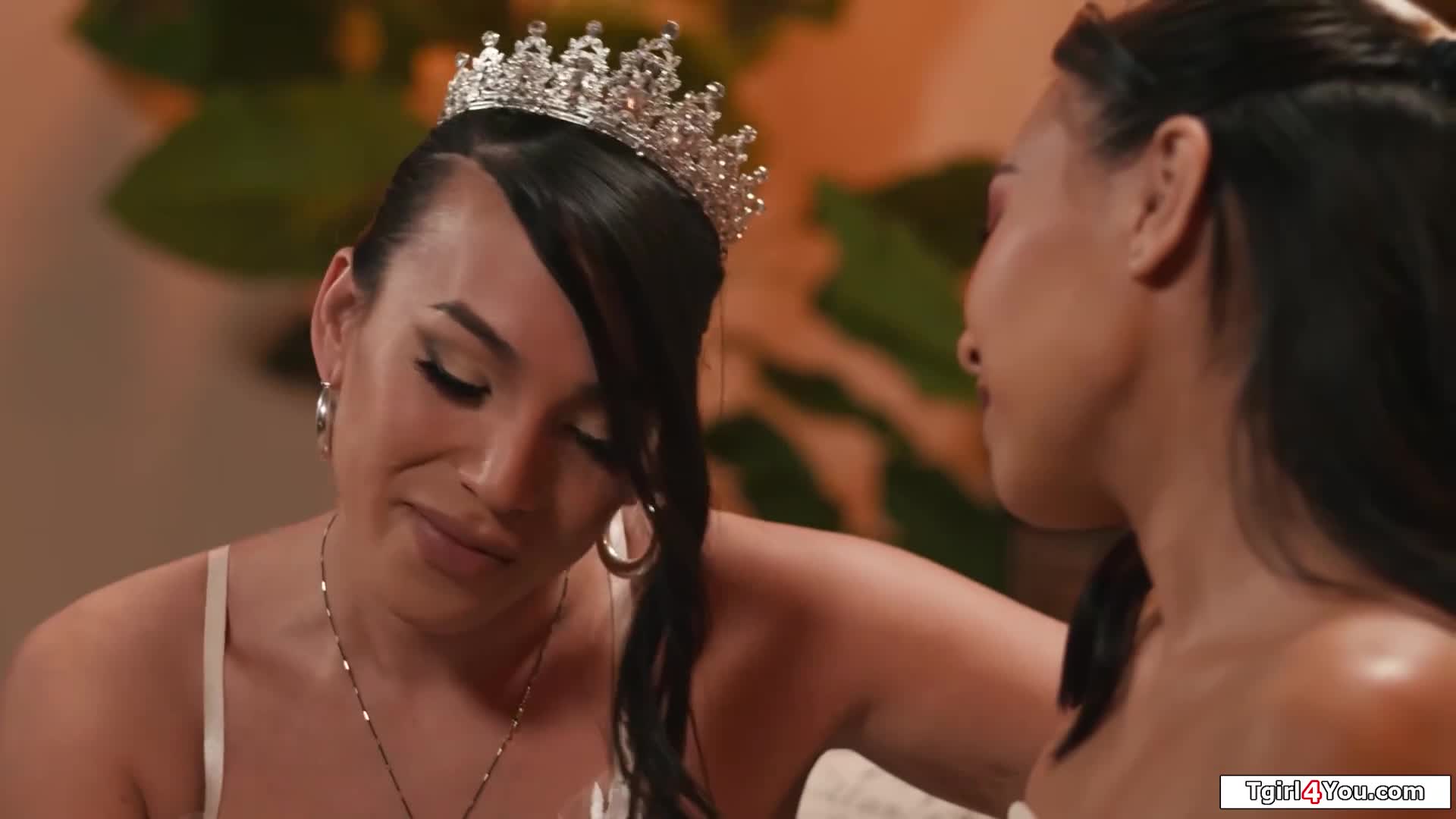 Asian babe comforts tgirl with a blowjob - ePornhubs