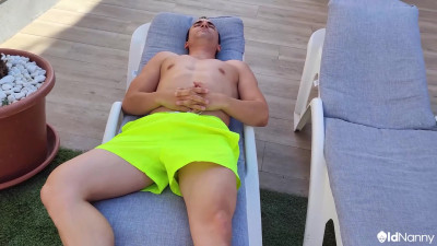 Victoria Vera - Neighbor seduces a guest by the pool with her pussy