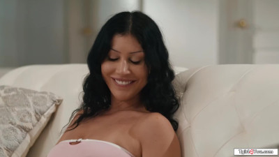 Brunette sucks shemale babysitters cock