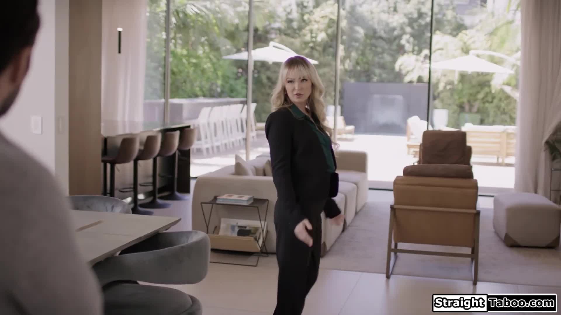 Realtor locked my wife to suck my dick - ePornhubs