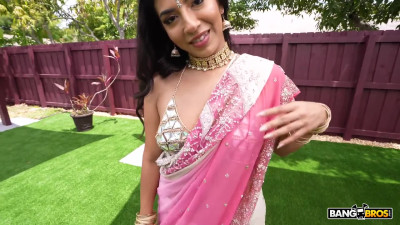 Jasmine Sherni Joins The Parade