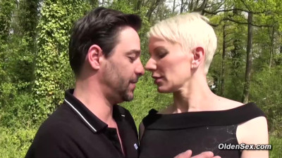 MILF Mia Wallace enjoys anal fuck