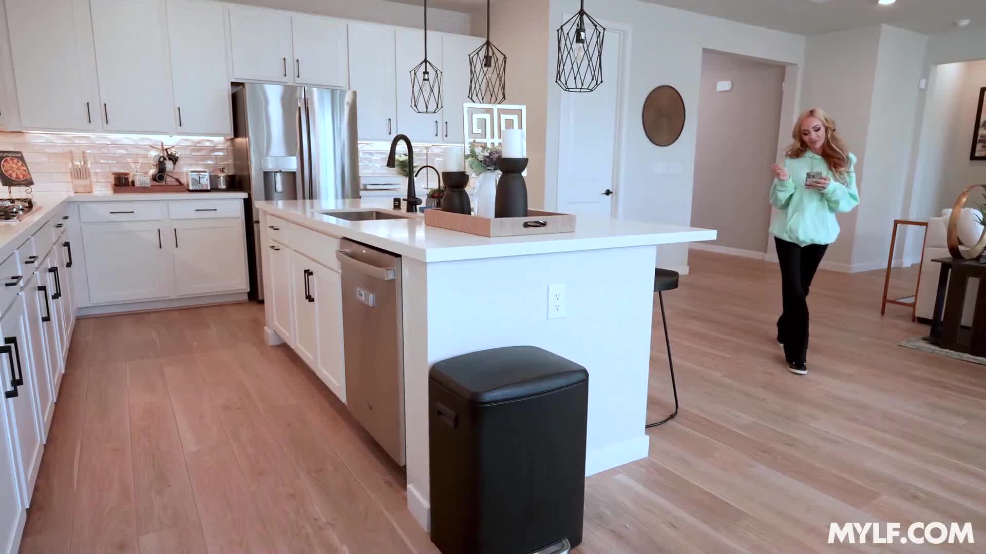The Handyman Can Cum on My Tits - ePornhubs