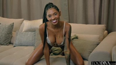 Ebony babe face sitting Barbie Rous