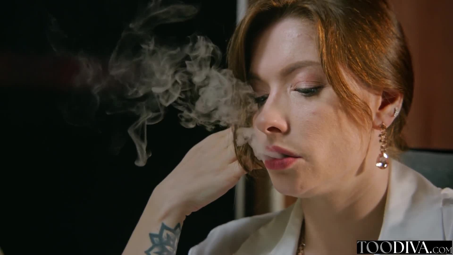 Sata Jones - Lesbian Accountant Accidently Discovers Wants To Try Straight Sex - ePornhubs