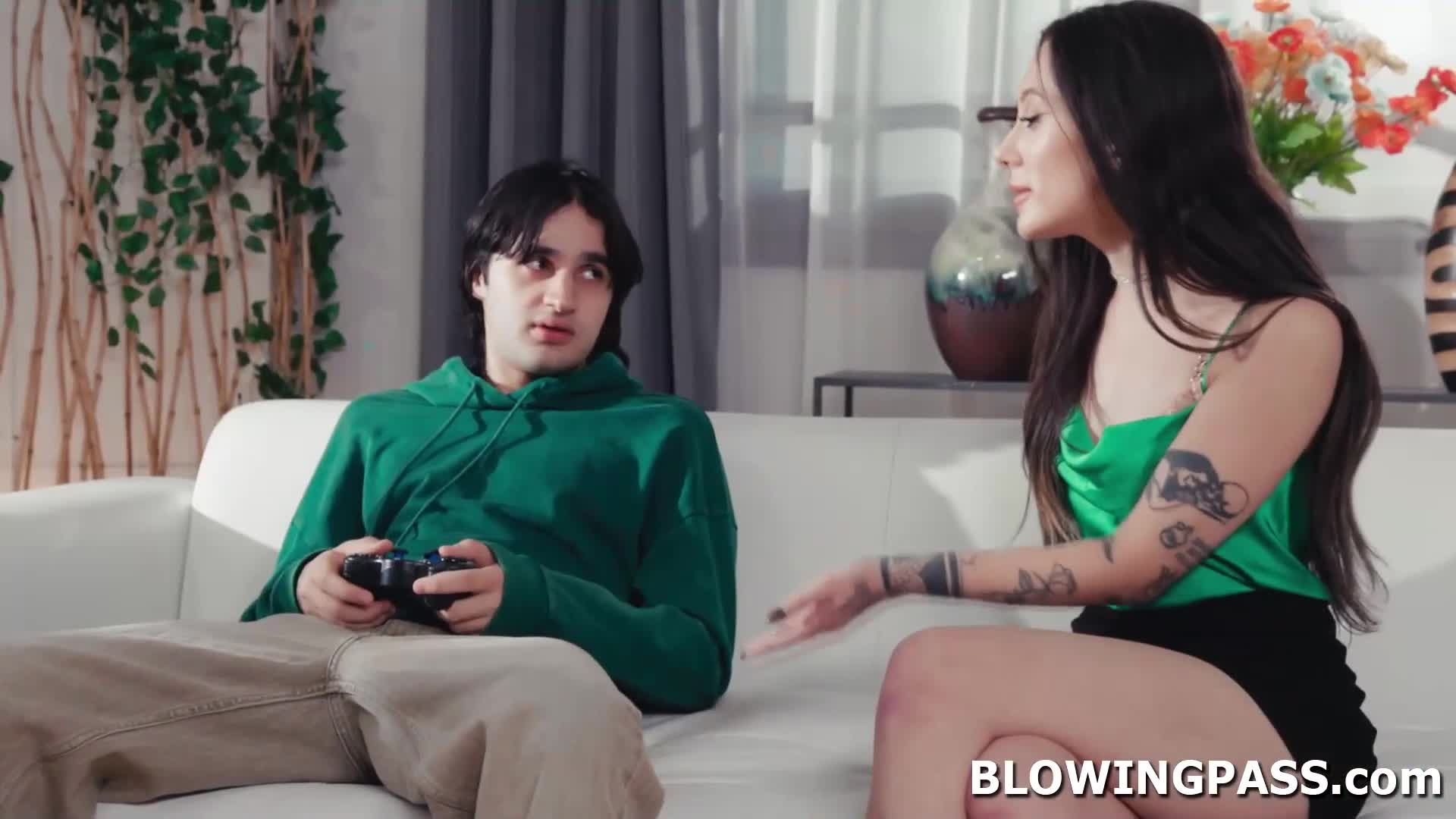 Ill suck your cock if you do the chores - ePornhubs