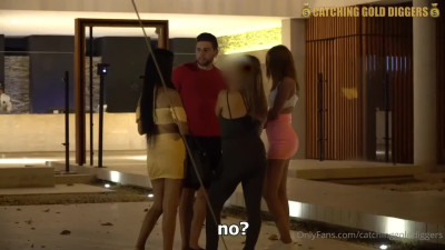 CatchingGoldDiggers - Amazing FOURSOME With Three Girls