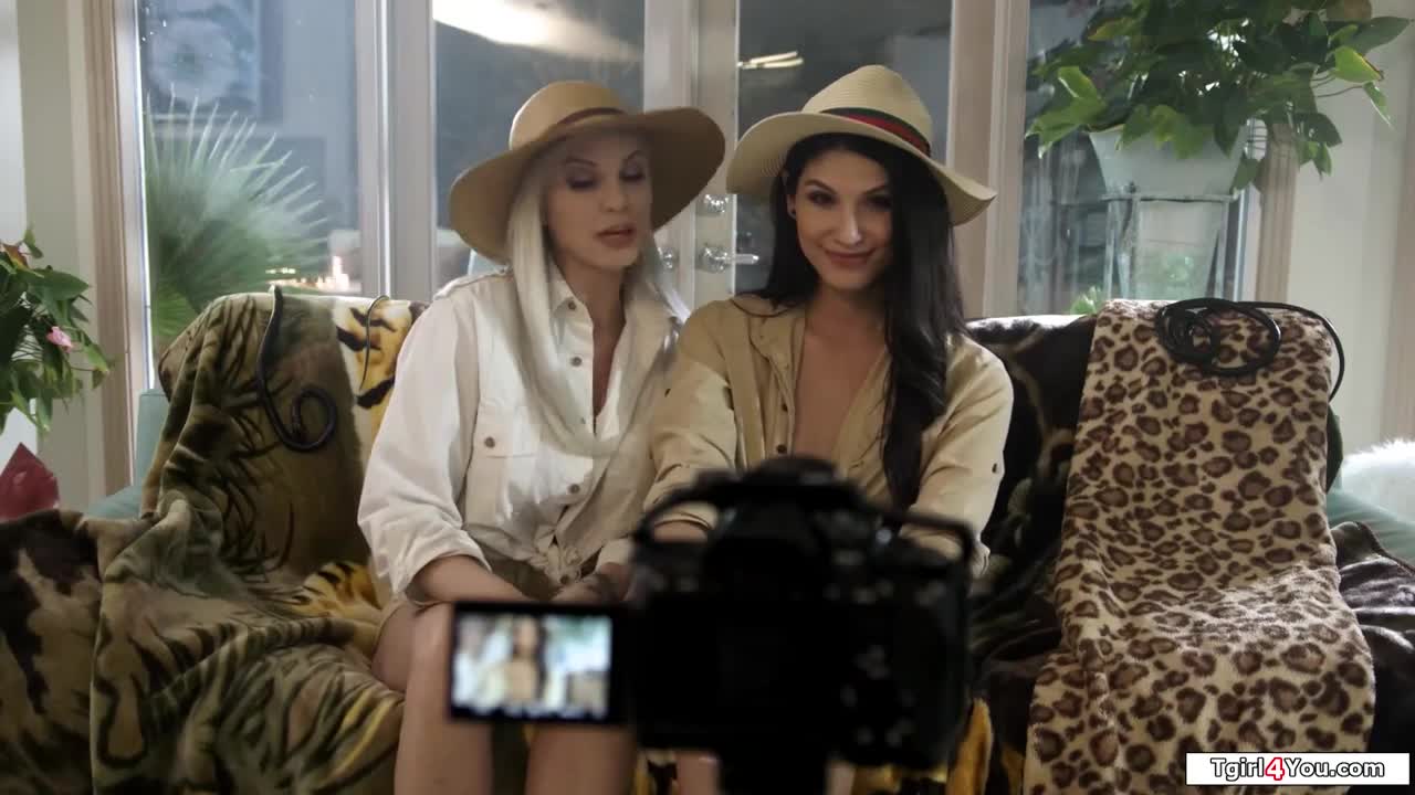 Latina tgirl Zariah Aura rimmed by bff - ePornhubs
