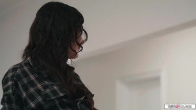 Babe cant take eyes off trans contractor