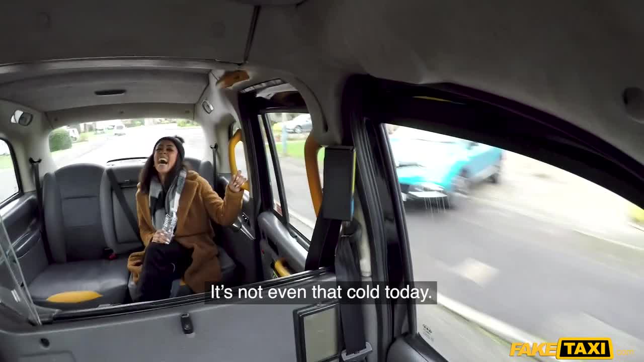 Girl Wants Good Sex In A Taxi Before Going to the North Pole - ePornhubs