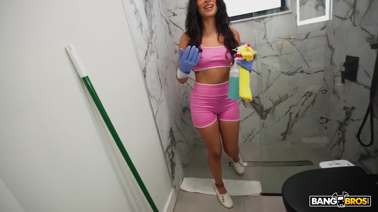 Luxe La Fox - Maid Meets Perv - ePornhubs
