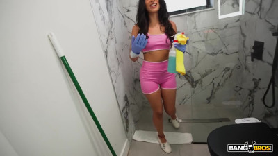 Luxe La Fox - Maid Meets Perv