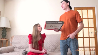 Alice Maze - Alice Maze Can't Pay the Pizza Boy in Cash, But