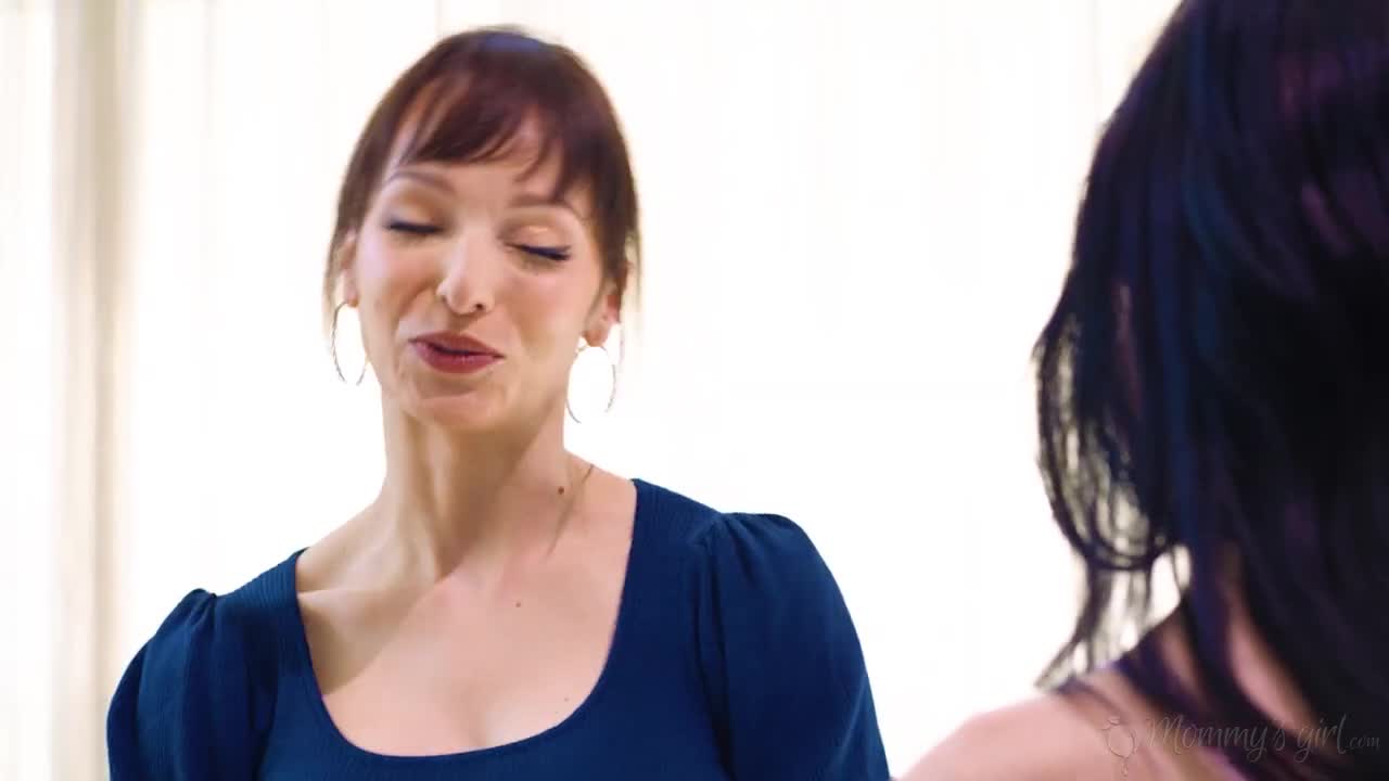 Lexi Luna, Bella Nova - Sit On Mama's Lap - ePornhubs
