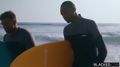 Octokuro - Insatiable Beach Babe Octokuro Gets DPed By Two BBCs 4K