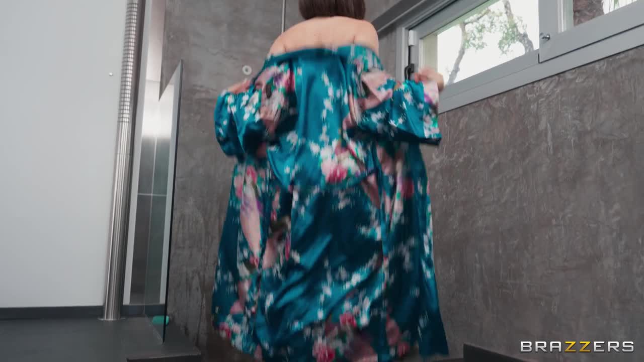 Eve Sweet - You know she's a little bit dangerous In 4K - ePornhubs