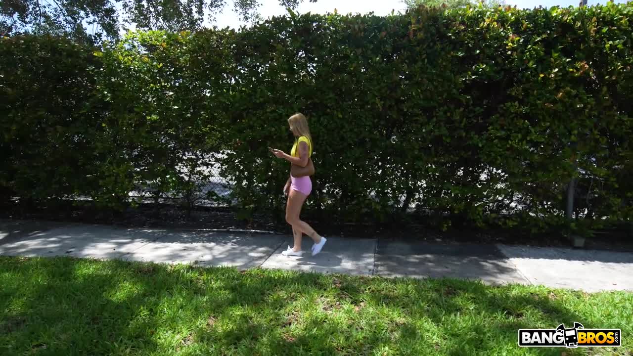 Lola Cheeks - Clappin Lola's Cheeks! - ePornhubs