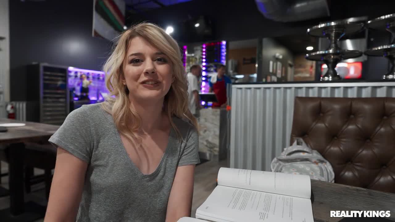 Dez Hansen - Pizza Shop Study Break - ePornhubs