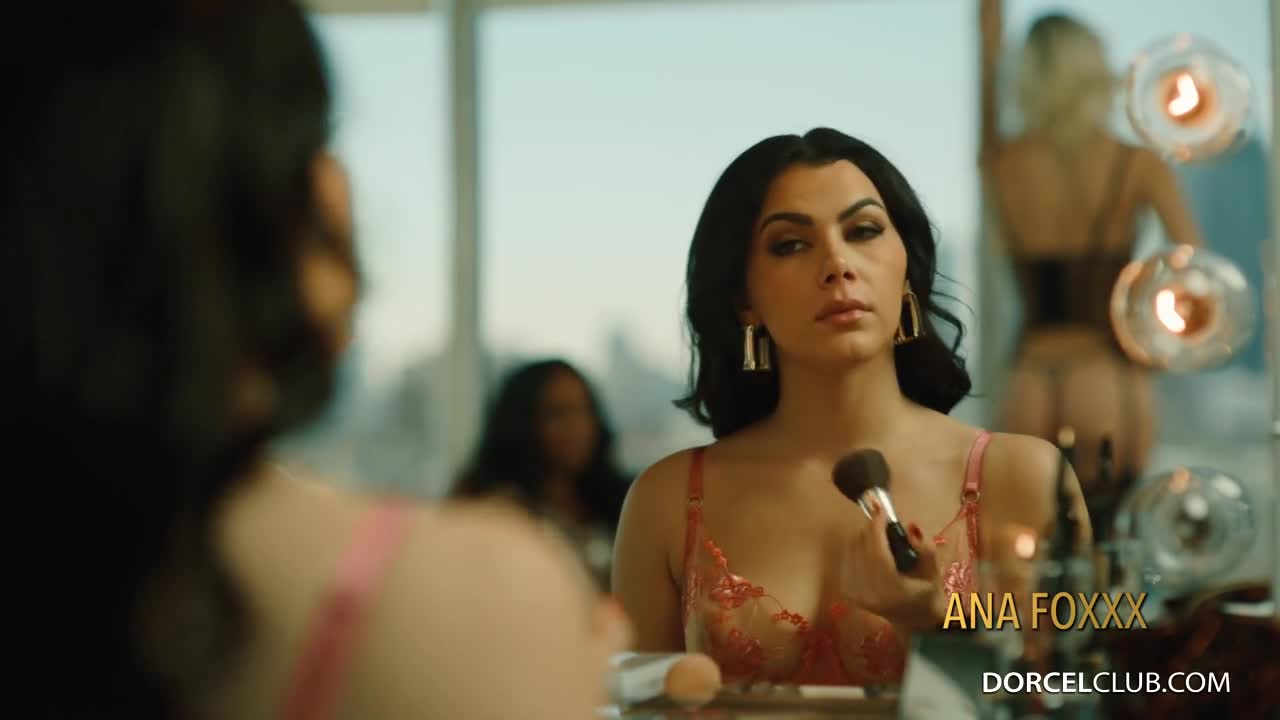 Everyone Has To Mingle - Ana Foxxx, August Skye, Kendra Sunderland, Nicole Doshi - ePornhubs