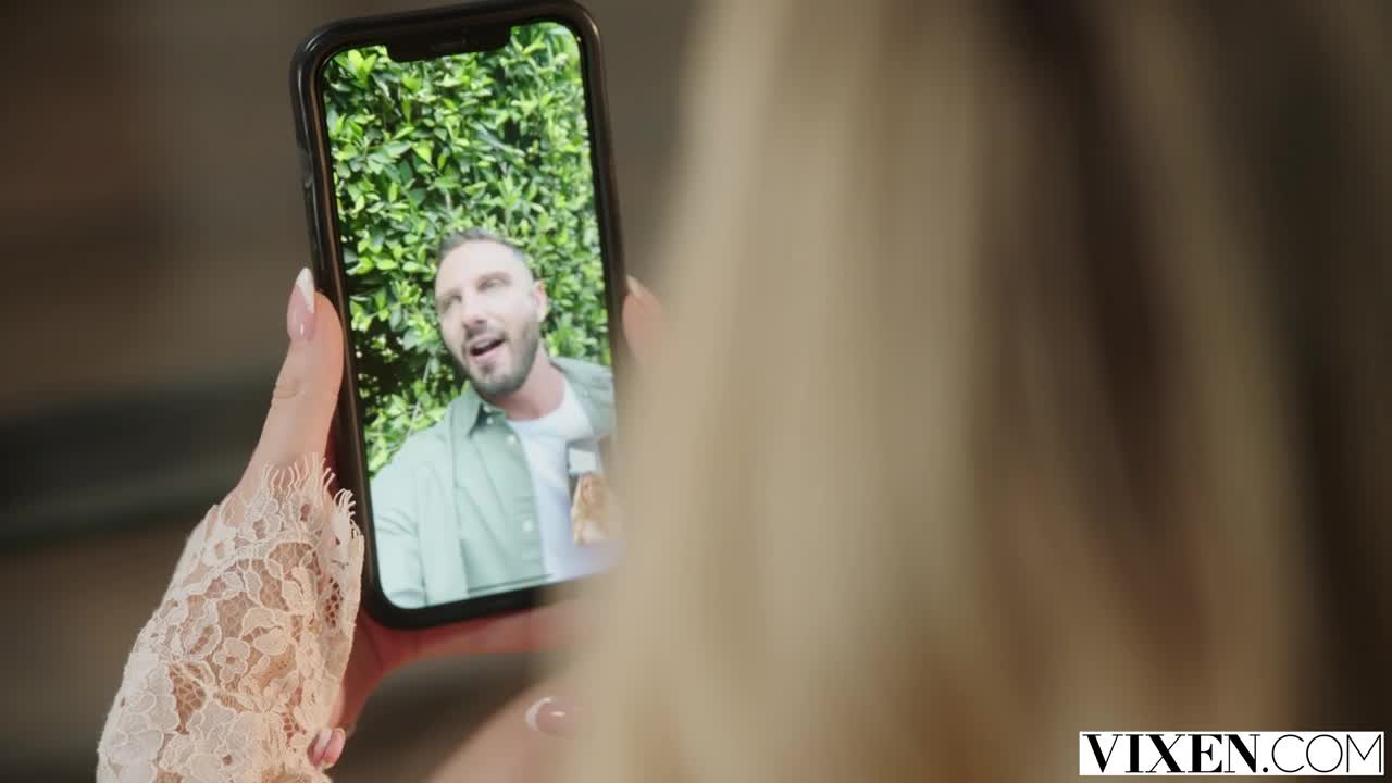The Right Time - ePornhubs