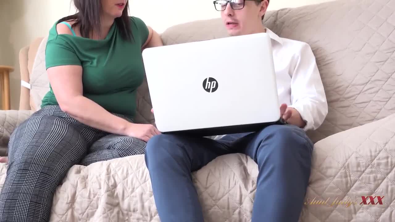 Montse - Montse Finds A Sexy Way to Pay the IT Guy's Service Charge - ePornhubs
