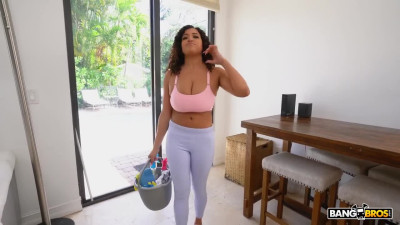 Funsized Megan – Titty Fucking Cleaning