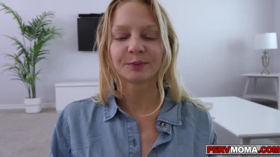 Blonde Bimbo rimjob cumslut