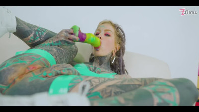 Anuskatzz wants a real cock in her ass