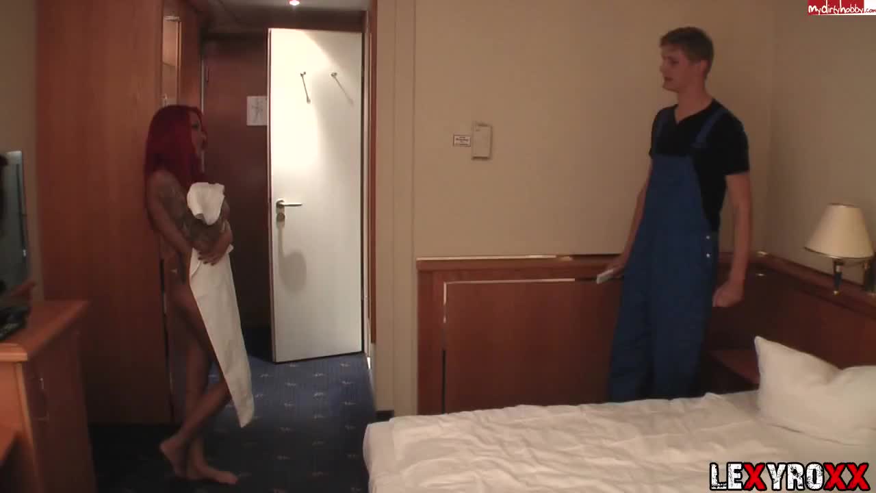 LexyRoxx - schuechternen Jungschwanz zum Sex verfuehrt - ePornhubs