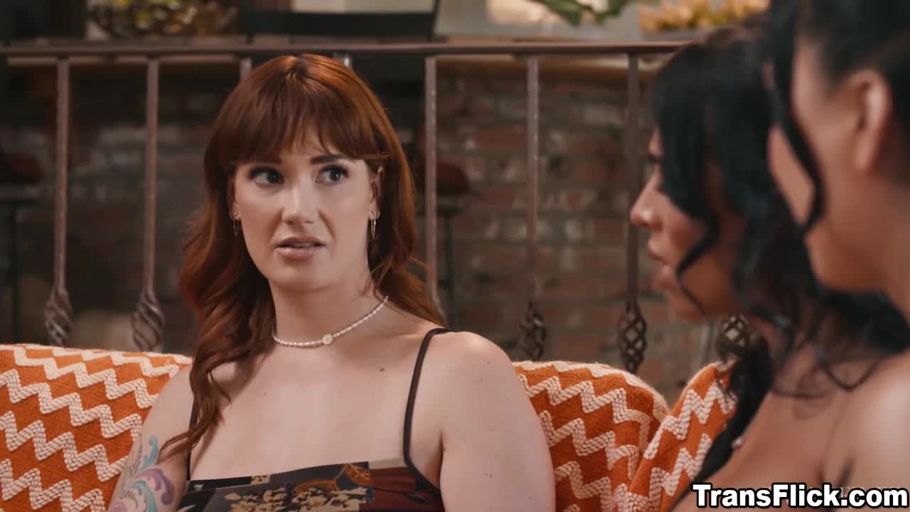 Ember and Avery Lust let Siri DAhl blow them both - ePornhubs