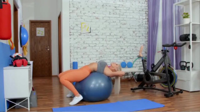 Ass Wiggle With Blanche Bradburry