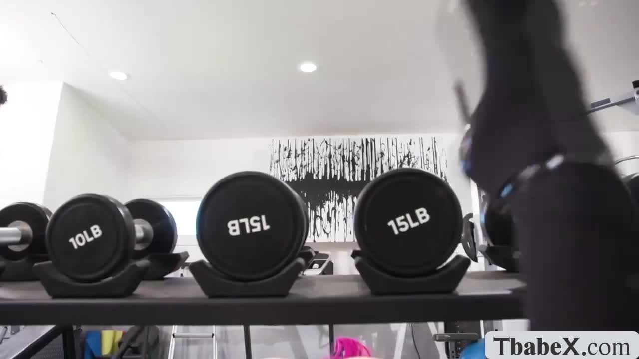 Got my ass stucked in the gym and get fucked - ePornhubs