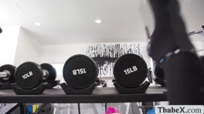 Got my ass stucked in the gym and get fucked