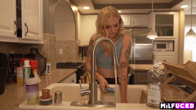 Ashley Moore - Single mom uses her time off to hook up
