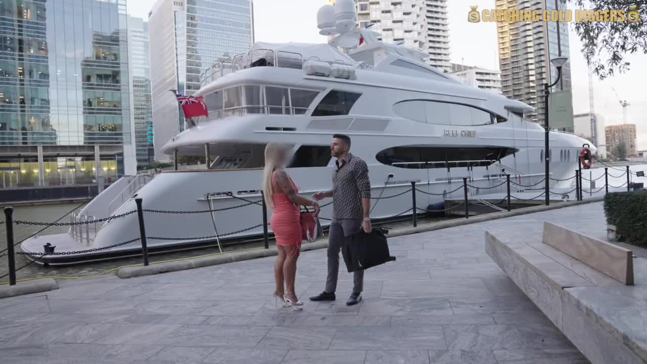 Antonio Mallorca - Hot British PAWG Gets all Excited when she Sees a Million Dollars - ePornhubs
