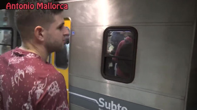 Antonio Mallorca - ME PILLO UNA FAN EN EL SUBTE DE ARGENTINA