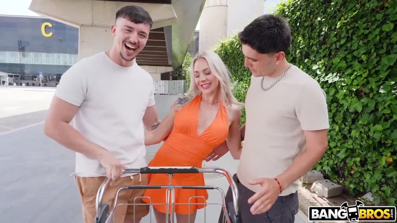 Angie Lynx - From C Gate To Back Gate! - ePornhubs