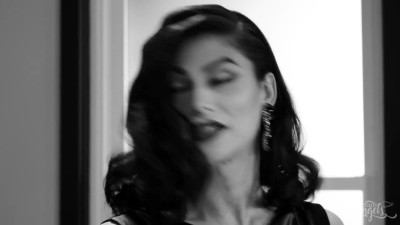 Classy TS Domino Presley outsmarts detective and fucks the cum out of him