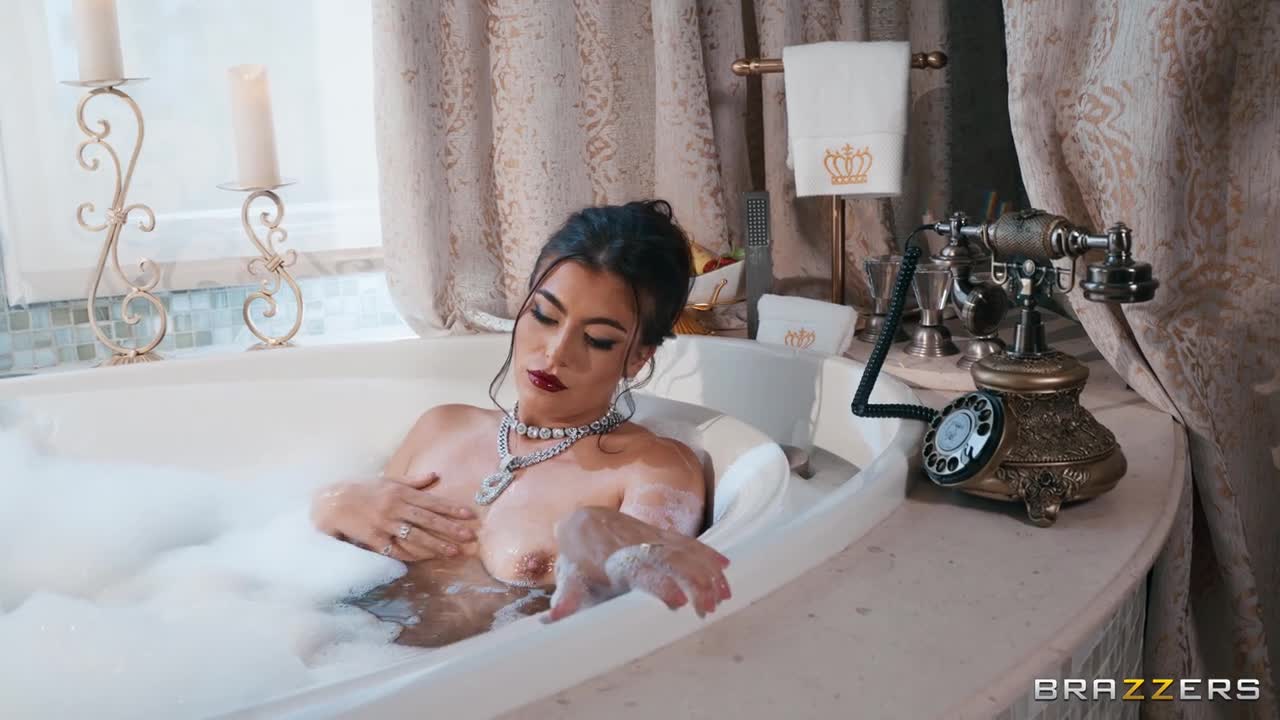 Gal Ritchie - There's no place like home In 4K - ePornhubs
