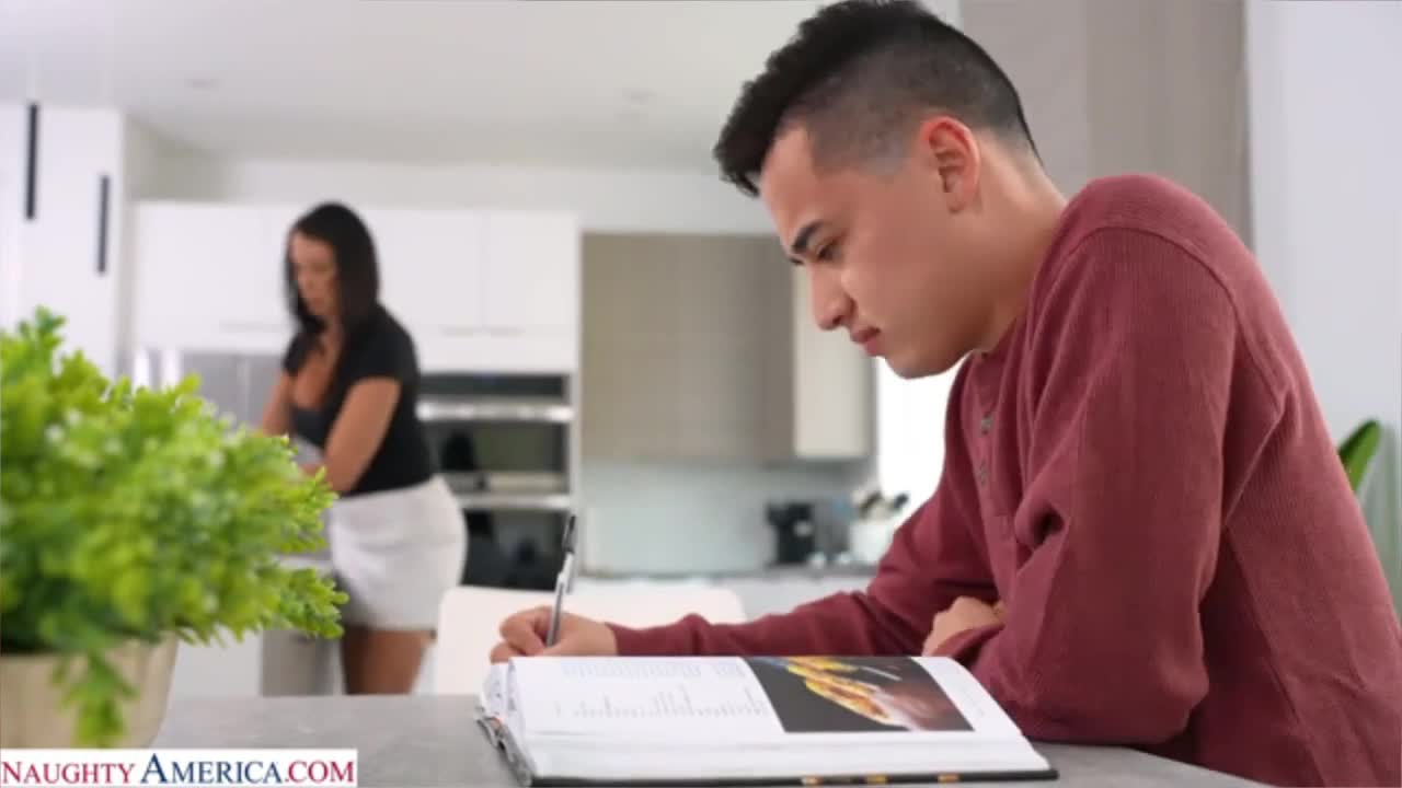 Reagan Foxx - Sexy Milf Reagan Foxx makes her son’s friend’s day dream a reality - ePornhubs