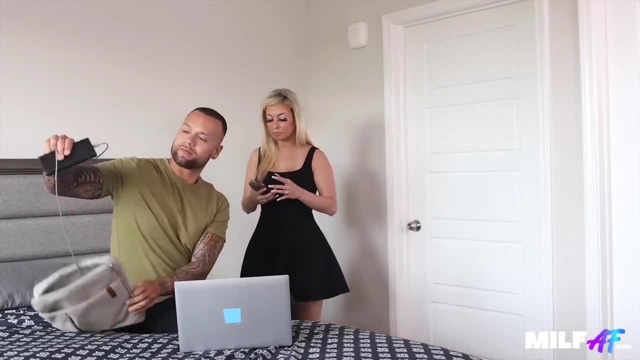 Alana Luv - Tech Support: Alana Luv - ePornhubs
