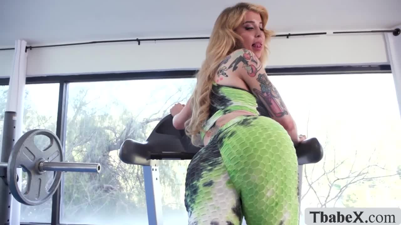 Dont tell my wife I fucked her shemale friends - ePornhubs