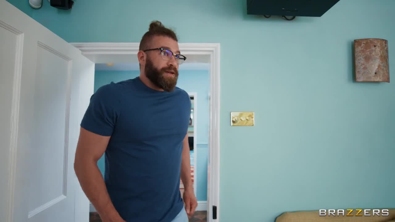 Just wants to get in her panties In 4K - ePornhubs