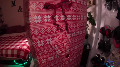 Mae Rainz - Glory Hole-llelujah!!! Mae Rainz Gets Railed By Thick Rod For Christmas